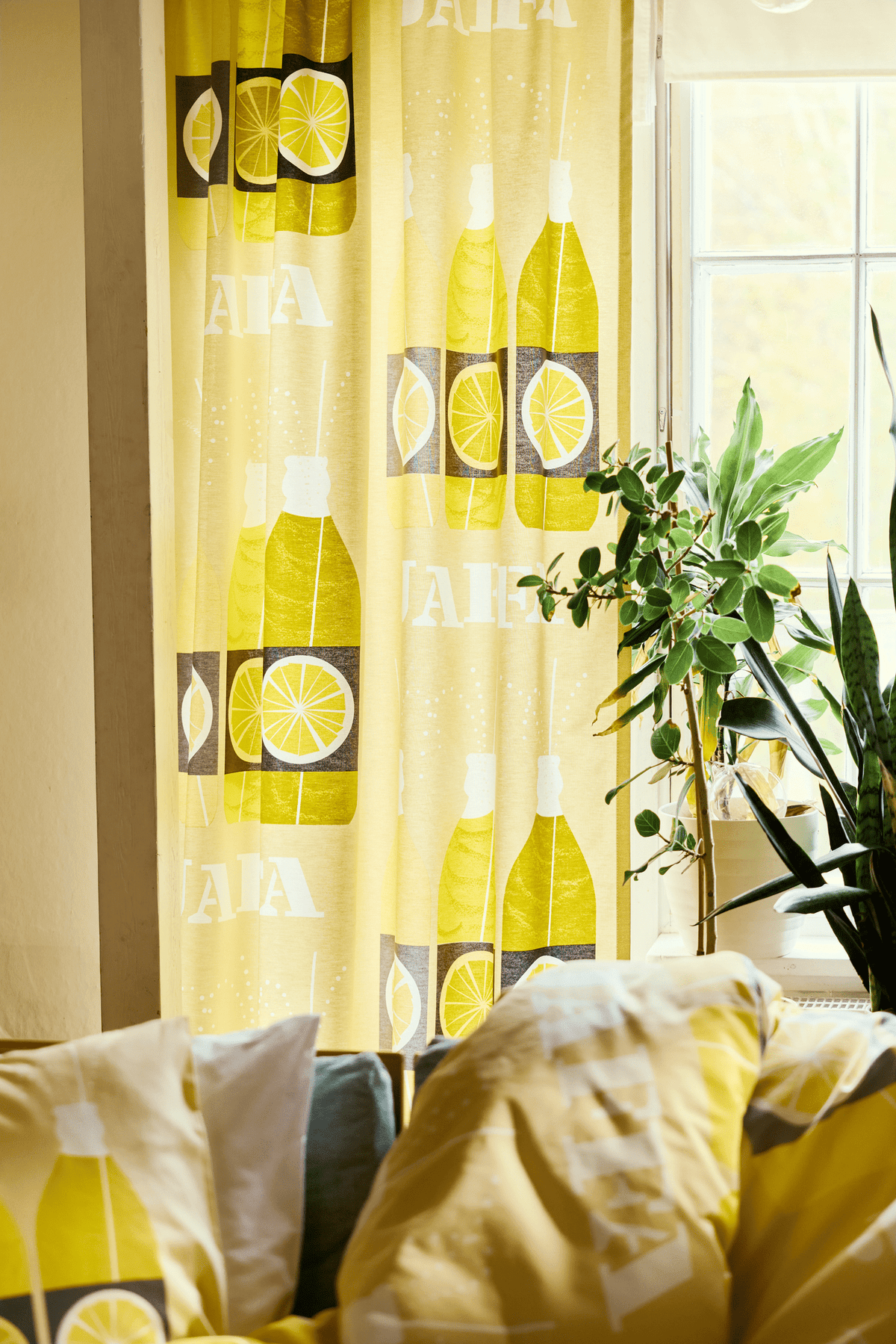 106794-2100_1; Vallila Jaffa-verho Keltainen / 140x250 cm