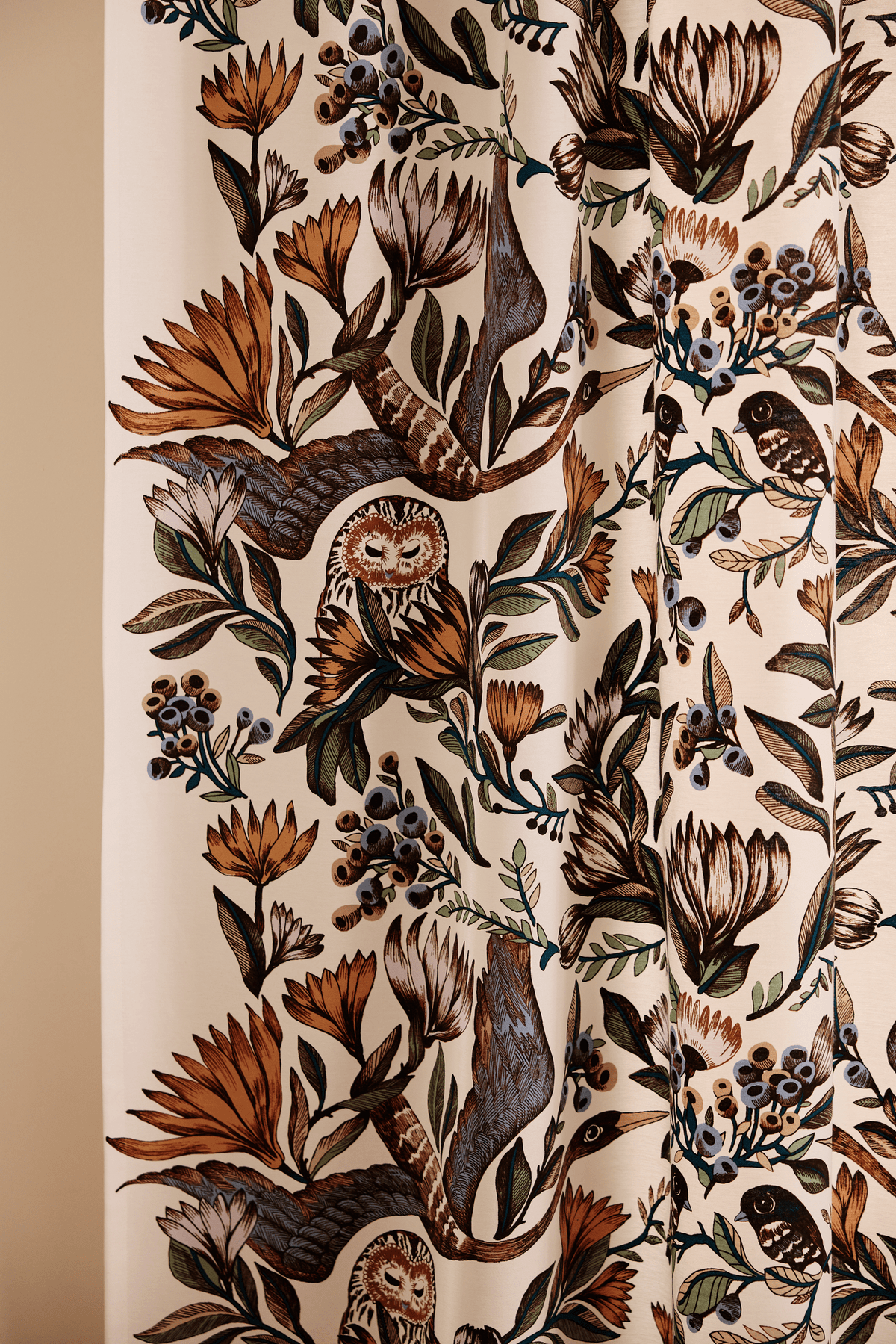 105006-2_2; Vallila Lemmittyni-verho Toffee / 150x210 + 50x60 cm 