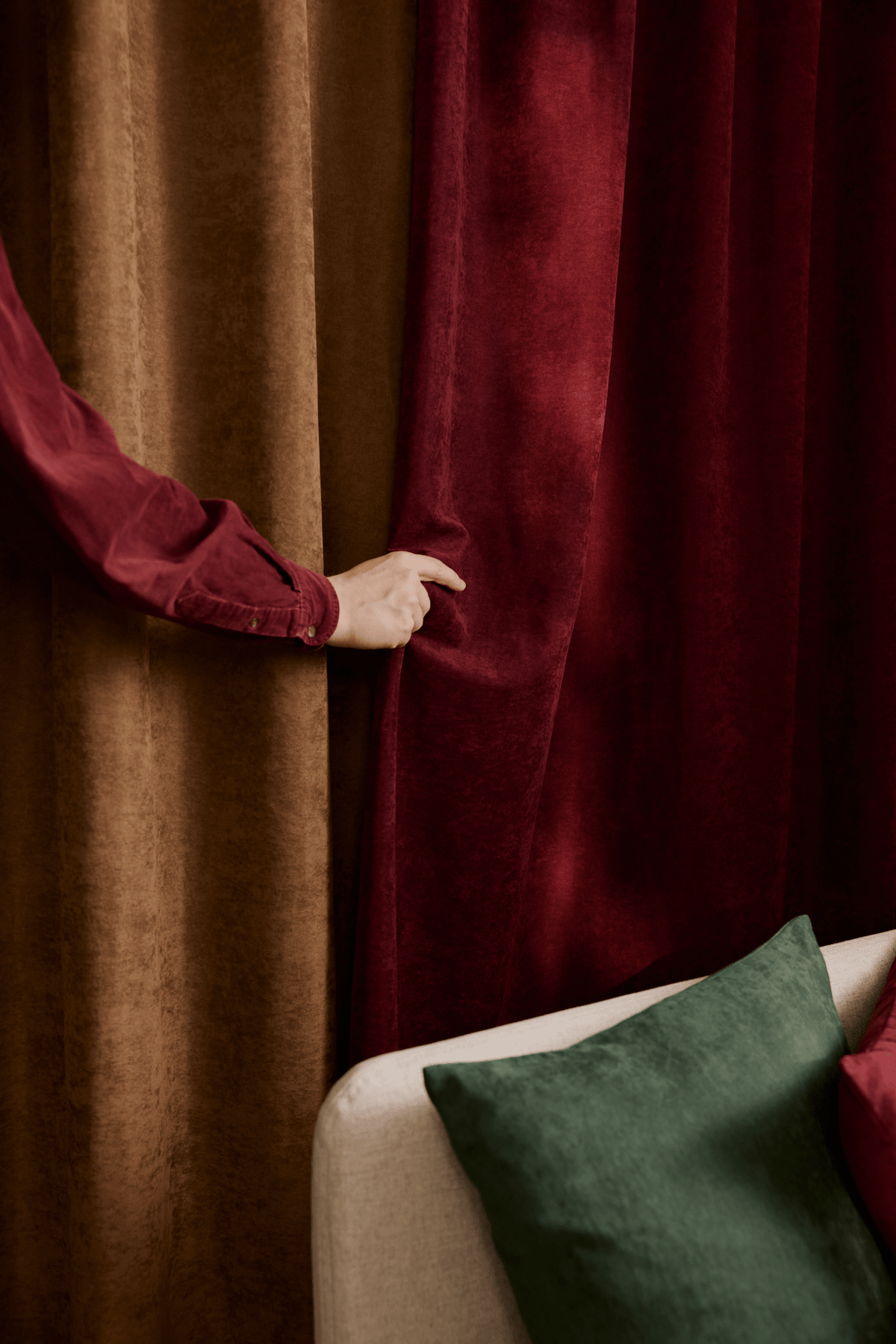 101140-4900_2; Vallila Royal-verho Burgundy / 140x250 cm 