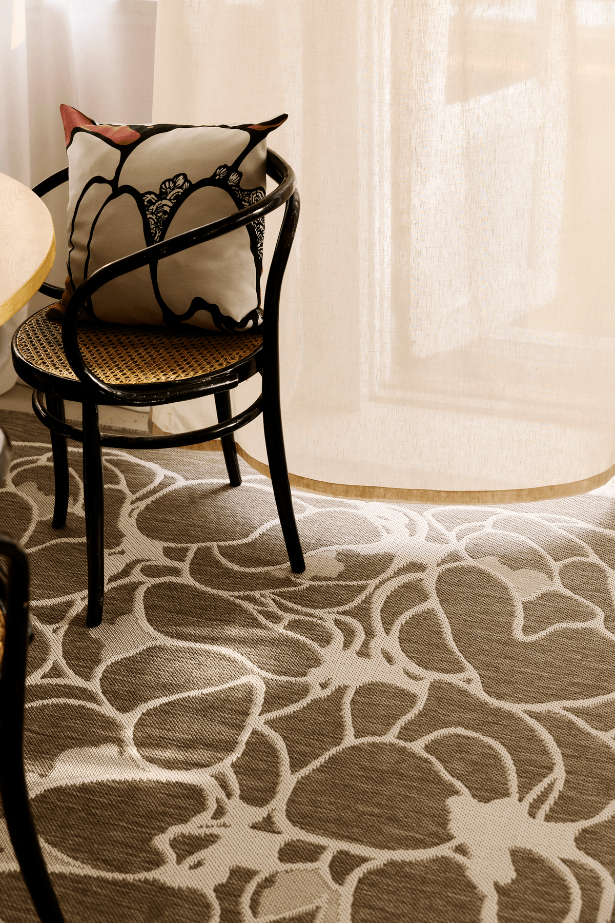 108297-1001_2; Vallila Makeba-matto Beige-valkoinen / 160x230 cm 